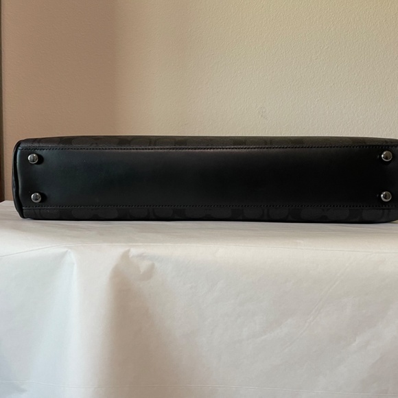 Coach Graham Structured Brief In Signature Canvas - Picture 3 of 4